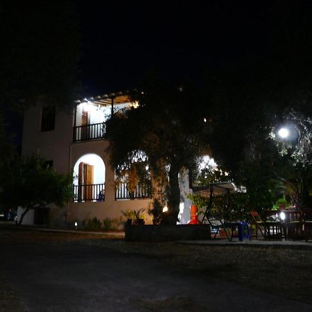 Liossis Rooms & Apartments Skopelos Town Exterior photo
