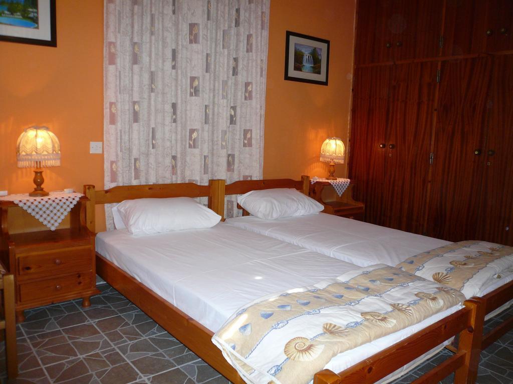 Liossis Rooms & Apartments Skopelos Town Room photo