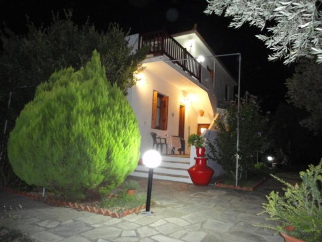 Liossis Rooms & Apartments Skopelos Town Exterior photo