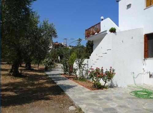Liossis Rooms & Apartments Skopelos Town Exterior photo