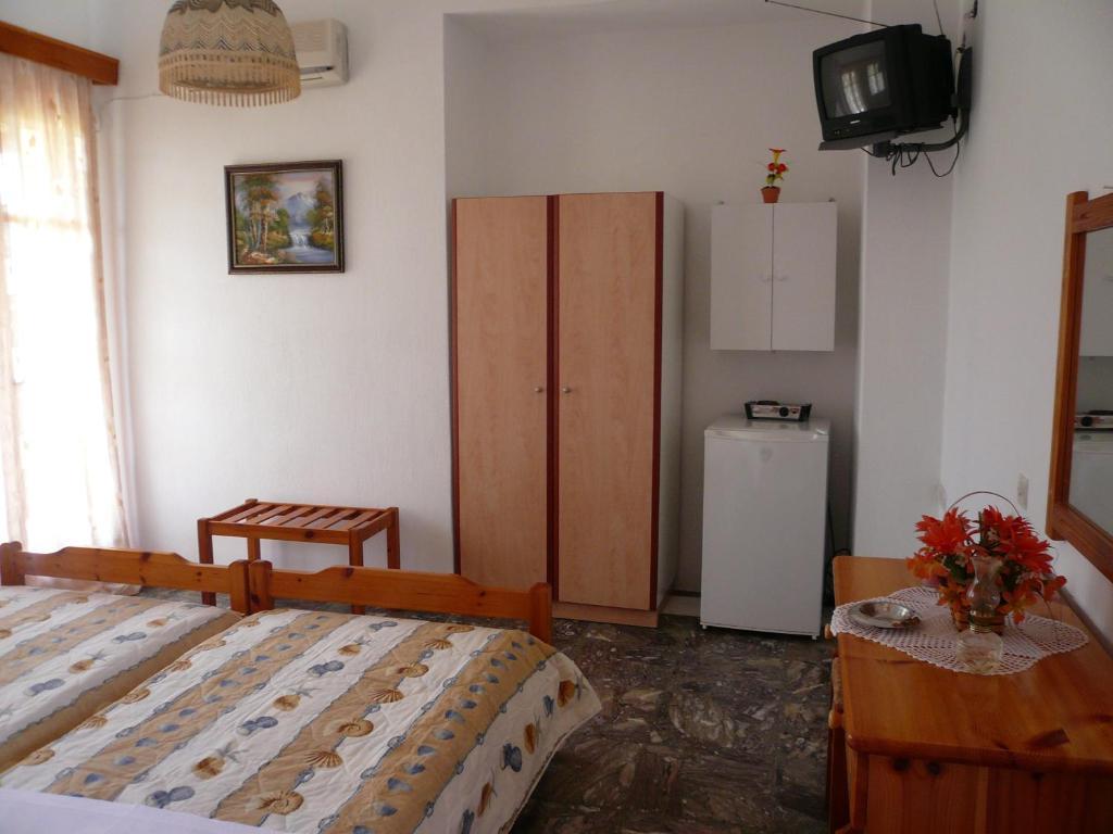 Liossis Rooms & Apartments Skopelos Town Room photo
