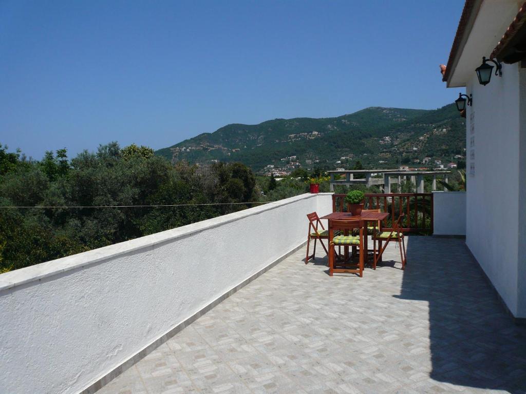 Liossis Rooms & Apartments Skopelos Town Exterior photo